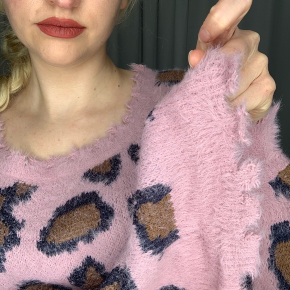 NEW Umgee Animal Print Long Sleeve Pullover Sweater with Distressed Hem - Picture 7 of 11